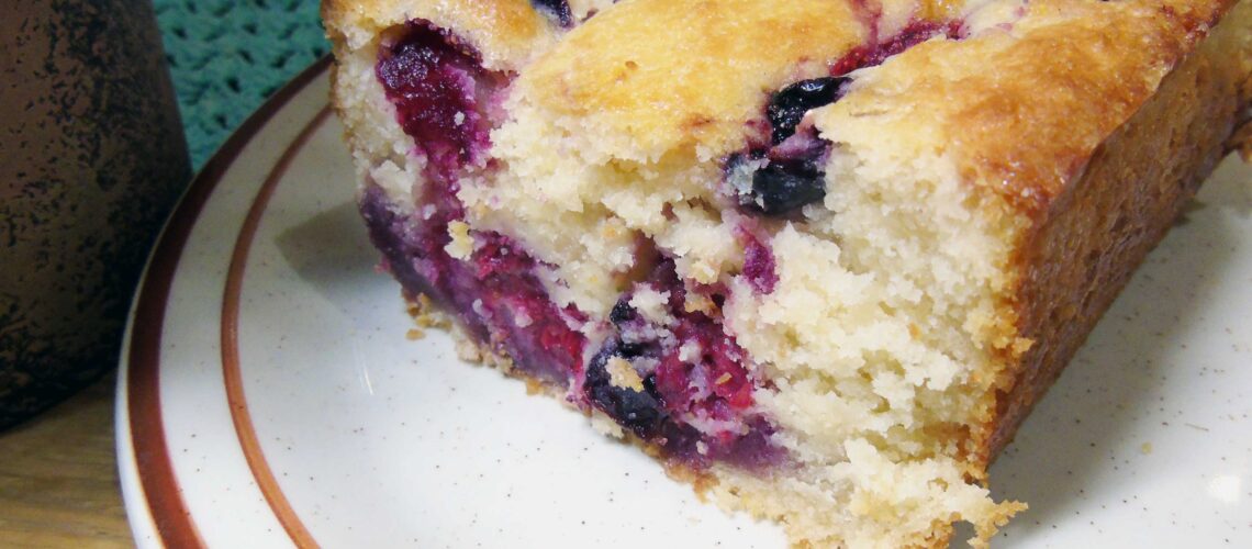 Kefir cake with frozen berries