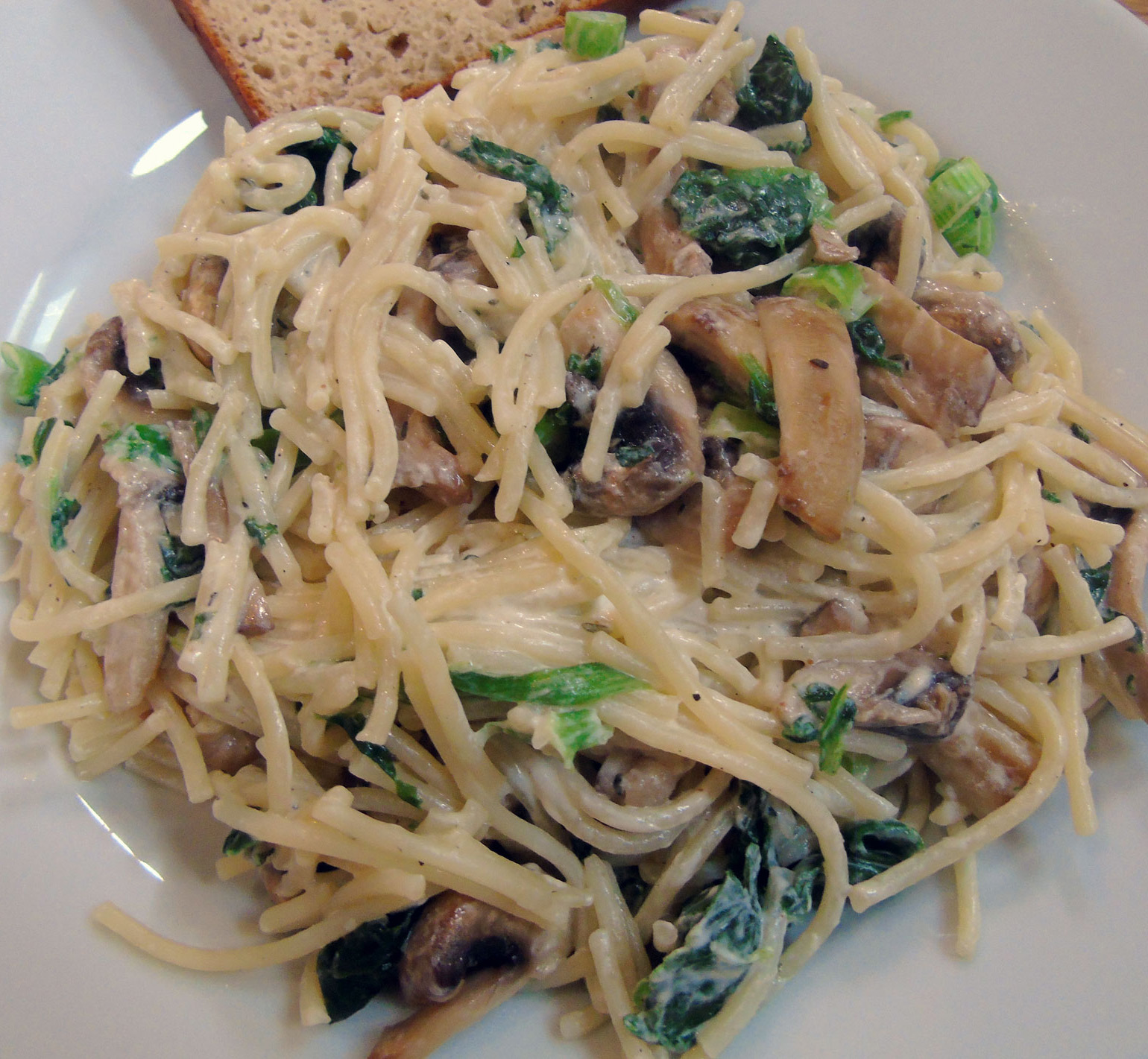 Mushroom spaghetti with spinach and crème fraîche - TheNonGlutenOne