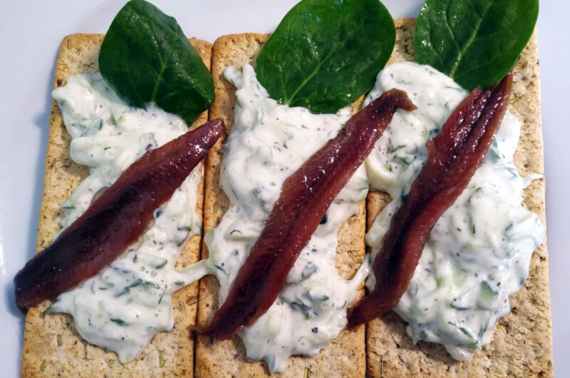 Flatbreads with tartar sauce and anchovy fillets