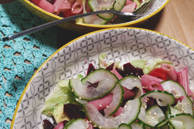 Beetroot, tuna and avocado pasta salad in two bowls